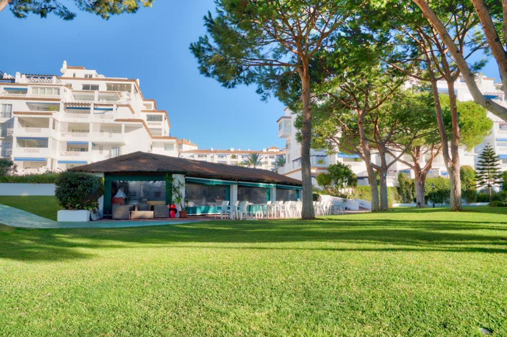 Playas Del Duque, Puerto Banus, Golf .Playa Y Compras Apartment Marbella Bagian luar foto